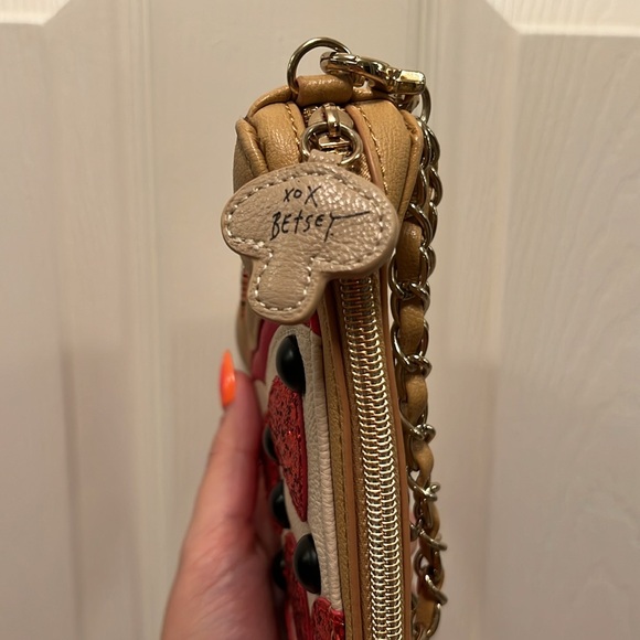 BETSEY JOHNSON | Pizza Purse - Picture 2 of 9